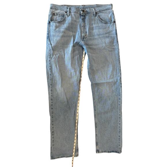 Wrangler Men’s 36x34 Relaxed Fit Straight Leg Jeans Light Wash Denim Cotton USA - Picture 11 of 12